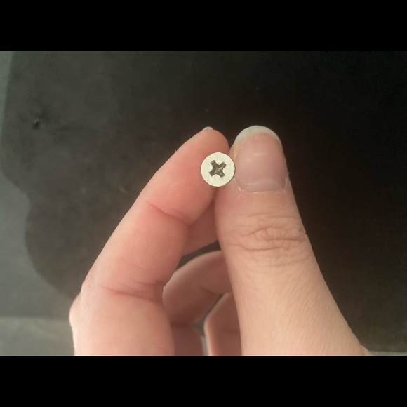 Screw earring - Picture 2 of 3